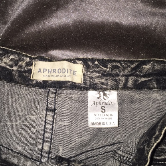 Distressed shorts - Picture 2 of 4